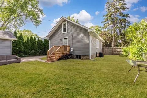 Exterior - 1030 Spruce St, Aurora, IL 60506 photo 4 of 4