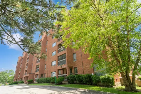 701 Forum Sq #406, Glenview, IL 60025