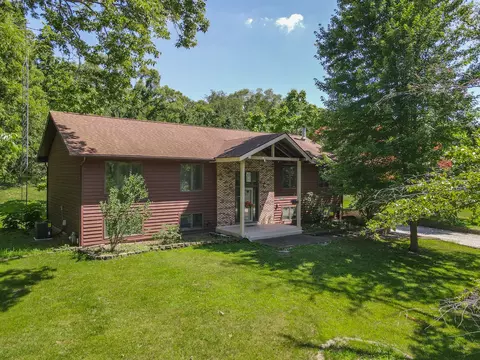 1391 N Riverside Dr, Momence, IL 60954