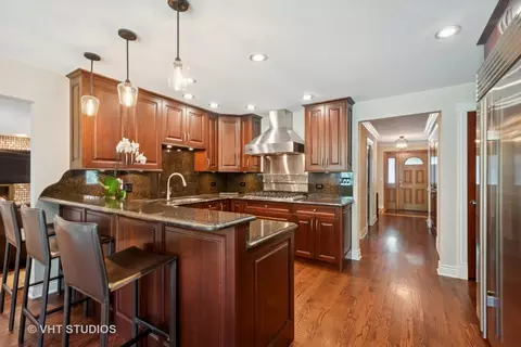Kitchen - 36 Logan Ter, Golf, IL 60029 photo 2 of 3