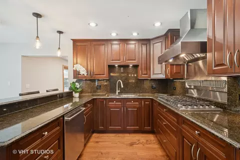 Kitchen - 36 Logan Ter, Golf, IL 60029 photo 3 of 3