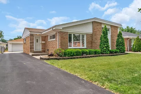 10833 Robinhood St, Westchester, IL 60154