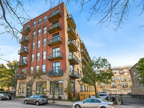 1632 S Indiana Ave #304, Chicago, IL 60616