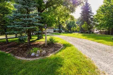 24503 Iroquois Ln, Hudson, IL 61748