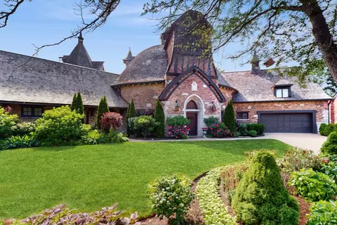 570 Hathaway Cir, Lake Forest, IL 60045