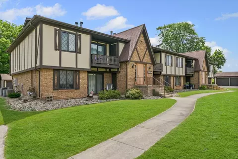 2016 Tracy Dr #3, Bloomington, IL 61704