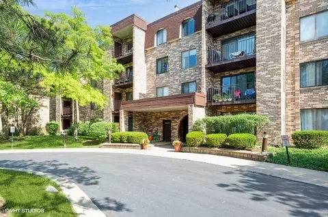 2005 Valencia Dr #301, Northbrook, IL 60062