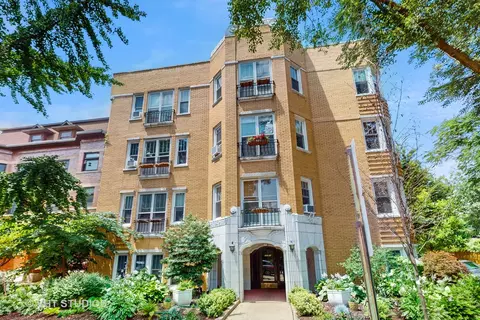 225 N Grove Ave #2, Oak Park, IL 60302