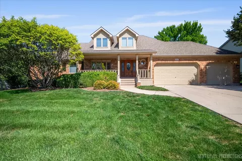 157 N Buckingham Dr, Sugar Grove, IL 60554