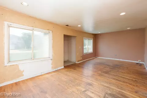 Living - 910 E Krage Dr, Addison, IL 60101 photo 1 of 1