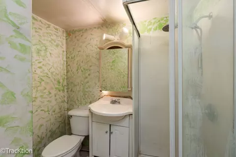 Bath - 910 E Krage Dr, Addison, IL 60101 photo 2 of 2