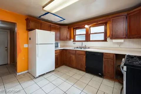 Kitchen - 910 E Krage Dr, Addison, IL 60101 photo 1 of 1