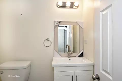 Bath - 331 Griswold St, Elgin, IL 60123 photo 7 of 7