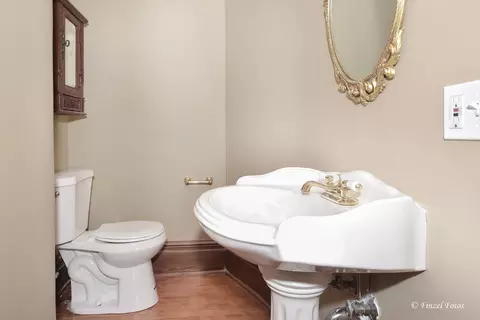 Bath - 331 Griswold St, Elgin, IL 60123 photo 2 of 7