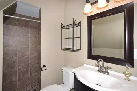 Bath - 331 Griswold St, Elgin, IL 60123 photo 5 of 7