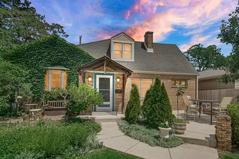 10521 S Bell Ave, Chicago, IL 60643