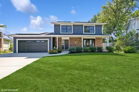 800 Braemar Dr, Mundelein, IL 60060