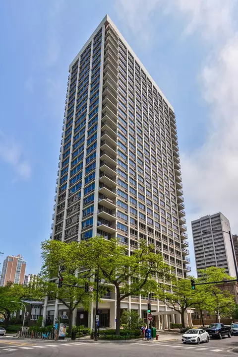 88 W Schiller St #2108L, Chicago, IL 60610