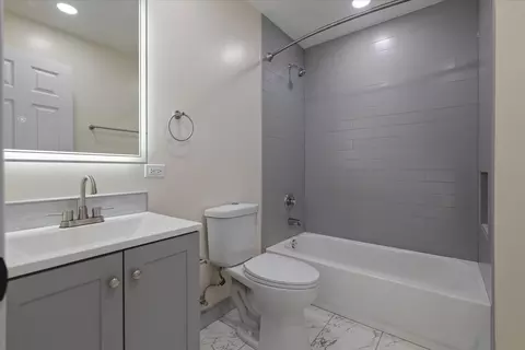 Bath - 2306 Dove St, Rolling Meadows, IL 60008 photo 9 of 10