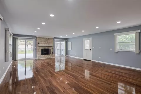 Living - 2306 Dove St, Rolling Meadows, IL 60008 photo 6 of 11