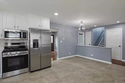 Kitchen - 2306 Dove St, Rolling Meadows, IL 60008 photo 4 of 4