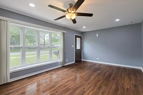 Living - 2306 Dove St, Rolling Meadows, IL 60008 photo 4 of 11