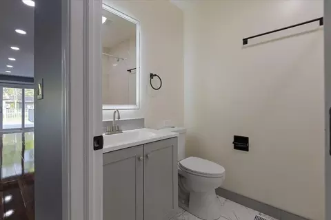 Bath - 2306 Dove St, Rolling Meadows, IL 60008 photo 4 of 10