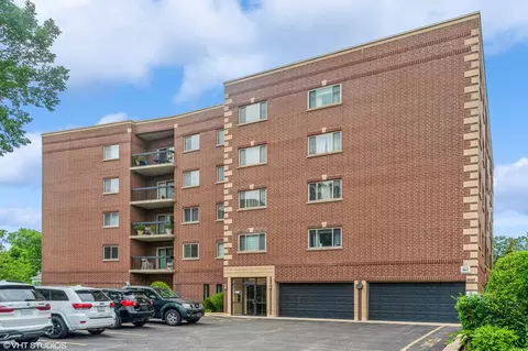 1649 Ashland Ave #202, Des Plaines, IL 60016