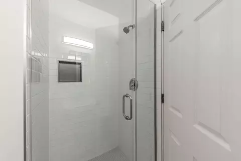 Bath - 1938 Gresham Cir #A, Wheaton, IL 60189 photo 2 of 3