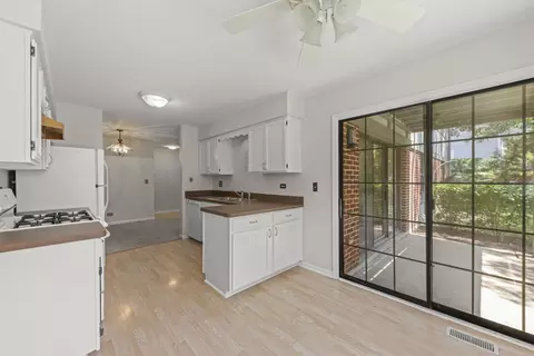 Kitchen - 1938 Gresham Cir #A, Wheaton, IL 60189 photo 4 of 4
