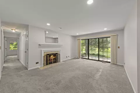 Living - 1938 Gresham Cir #A, Wheaton, IL 60189 photo 3 of 4