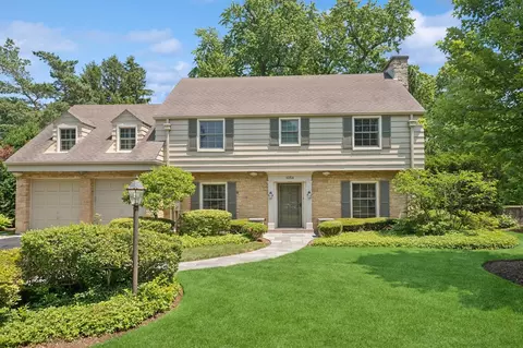 1054 Seneca Rd, Wilmette, IL 60091