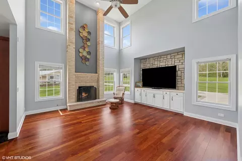 Living - 7271 Orchard Valley Dr, Bull Valley, IL 60050 photo 3 of 6