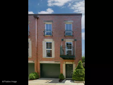 1125 W Newport Ave #E, Chicago, IL 60657
