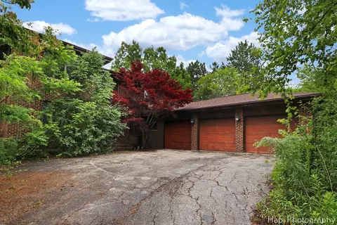 2 Windsor Ct, South Barrington, IL 60010