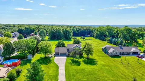 2020 Autumnwood Dr, Ottawa, IL 61350