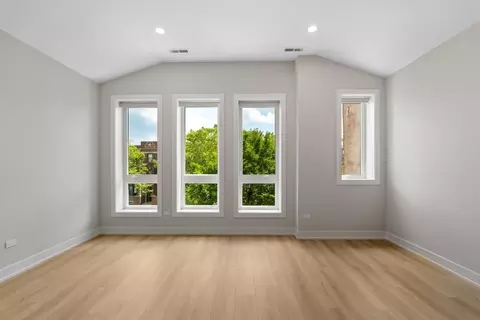 Living - 5000 S Prairie Ave, Chicago, IL 60615 photo 5 of 5