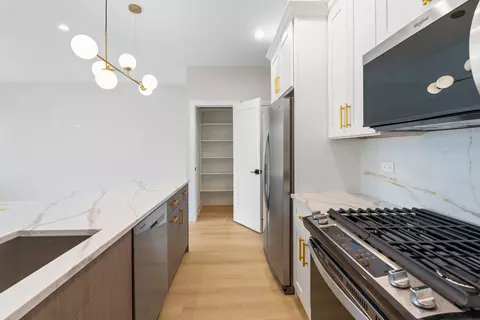 Kitchen - 5000 S Prairie Ave, Chicago, IL 60615 photo 4 of 6