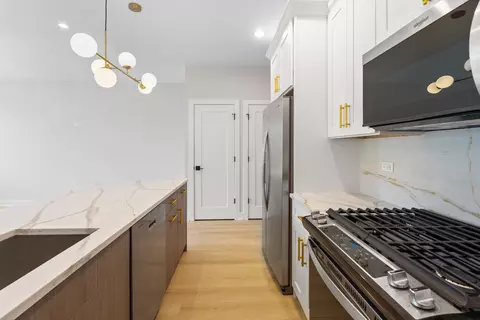 Kitchen - 5000 S Prairie Ave, Chicago, IL 60615 photo 5 of 6