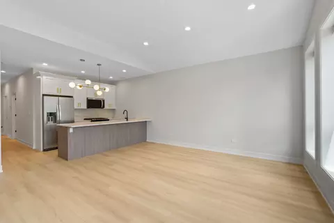Living - 5000 S Prairie Ave, Chicago, IL 60615 photo 2 of 5