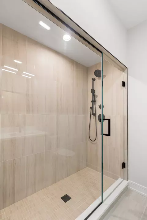Bath - 5000 S Prairie Ave, Chicago, IL 60615 photo 3 of 4