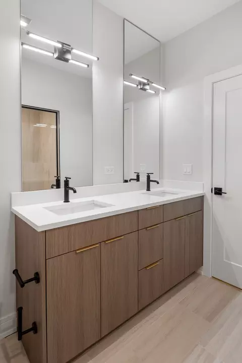 Bath - 5000 S Prairie Ave, Chicago, IL 60615 photo 4 of 4