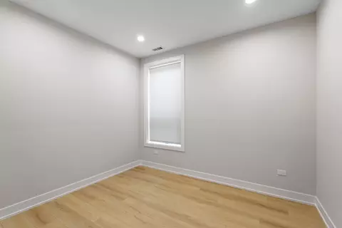 Bedroom - 5000 S Prairie Ave, Chicago, IL 60615 photo 2 of 4