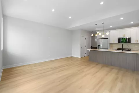 Living - 5000 S Prairie Ave, Chicago, IL 60615 photo 3 of 5