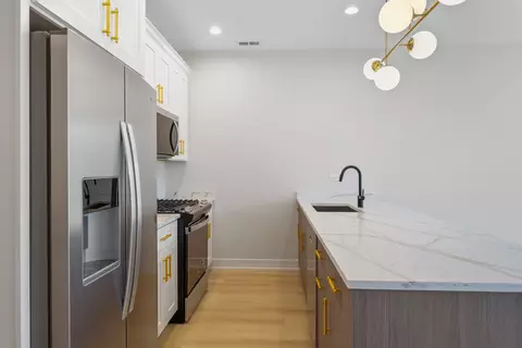 Kitchen - 5000 S Prairie Ave, Chicago, IL 60615 photo 3 of 6