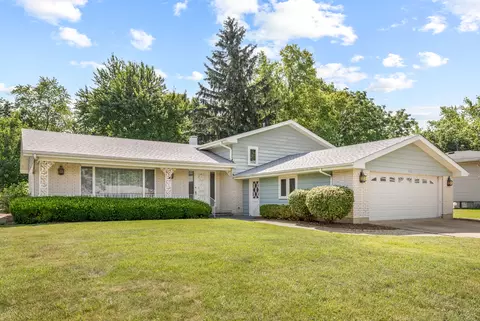 11302 Sunset Ln, Huntley, IL 60142