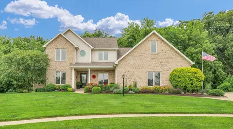 6 Illini Ct, Monticello, IL 61856