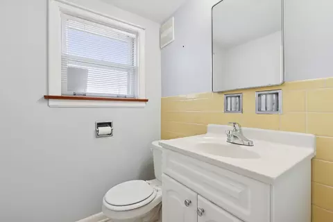 Bath - 9007 Forestview Rd, Evanston, IL 60203 photo 3 of 3
