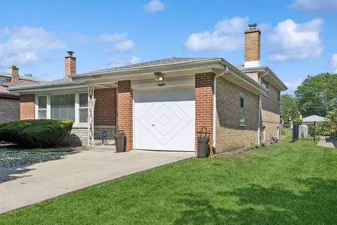9007 Forestview Rd, Evanston, IL 60203