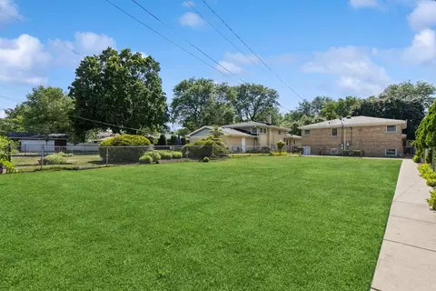 Exterior - 9007 Forestview Rd, Evanston, IL 60203 photo 2 of 3